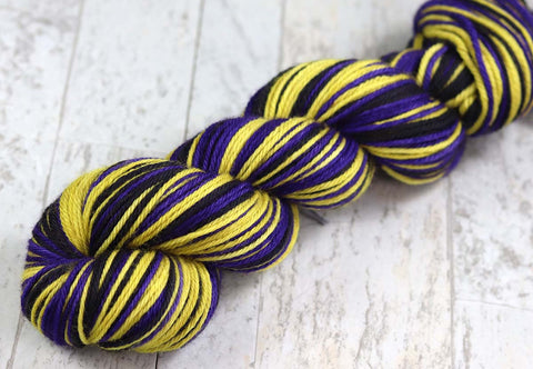 WINTER AT BRYCE CANYON: Superwash Merino Wool - Worsted weight yarn - Hand dyed - Variegated yarn