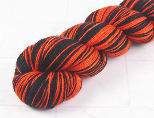 BLACK - ORANGE : SW Merino/Nylon sock weight - Hand Dyed Self-striping yarn - CINCINNATI, HALLOWEEN
