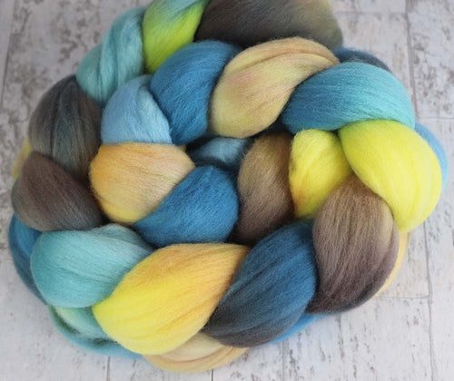 BUSAN BEAUTY: Shaniko wool roving - 4.0 oz - Hand dyed spinning wool
