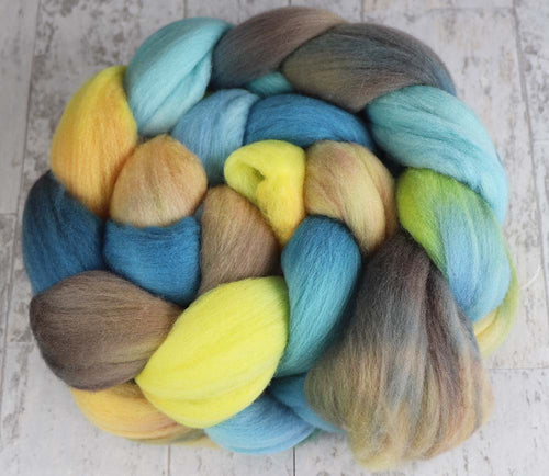 BUSAN BEAUTY: Shaniko wool roving - 4.0 oz - Hand dyed spinning wool