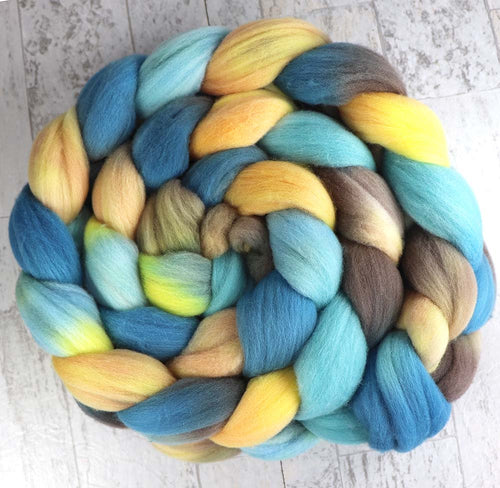 BUSAN BEAUTY: Targhee roving - 6.7 oz - Hand dyed wool spinning wool