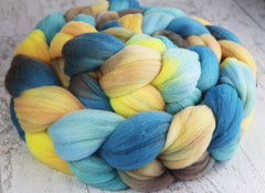 BUSAN BEAUTY: Targhee roving - 6.7 oz - Hand dyed wool spinning wool