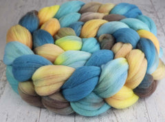 BUSAN BEAUTY: Targhee roving - 6.7 oz - Hand dyed wool spinning wool