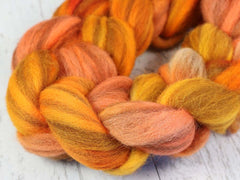 A STUDY IN ORANGE: Striped Shetland roving - 2.0 oz - Hand dyed spinning wool