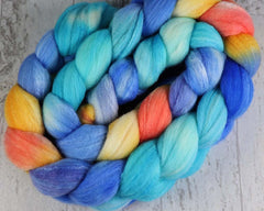 POOLSIDE SUNSET: Merino / SW Merino / Silk roving - 4.0 oz - Hand dyed spinning wool