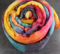 WAIMEA ROOSTER: Shaniko wool / Silk roving - Hand dyed spinning wool - 4.0 oz
