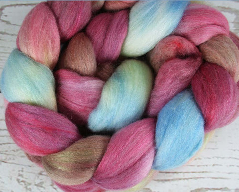 POOLSIDE SUNSET: Merino / SW Merino / Silk roving - 4.0 oz - Hand dyed spinning wool