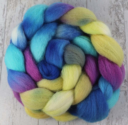 CASTLE CHRISTMAS: Kent Romney roving - 4.0 oz - Hand dyed spinning wool