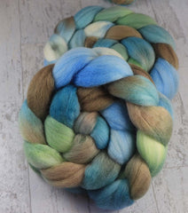 HAPPY HAWAII: Falkland roving - 4.0 oz - Hand dyed spinning wool