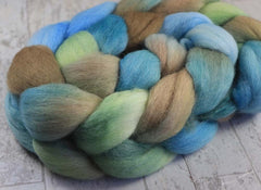 HAPPY HAWAII: Falkland roving - 4.0 oz - Hand dyed spinning wool