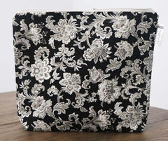 JACOBEAN (Black) - Handmade zipper bag