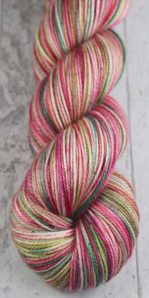 PRETTY IN PINK AT PAIA: SW Merino-Nylon - Sport weight - Hand-dyed Variegated yarn