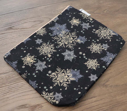 SNOWFLAKES (Black) - Handmade zipper bag